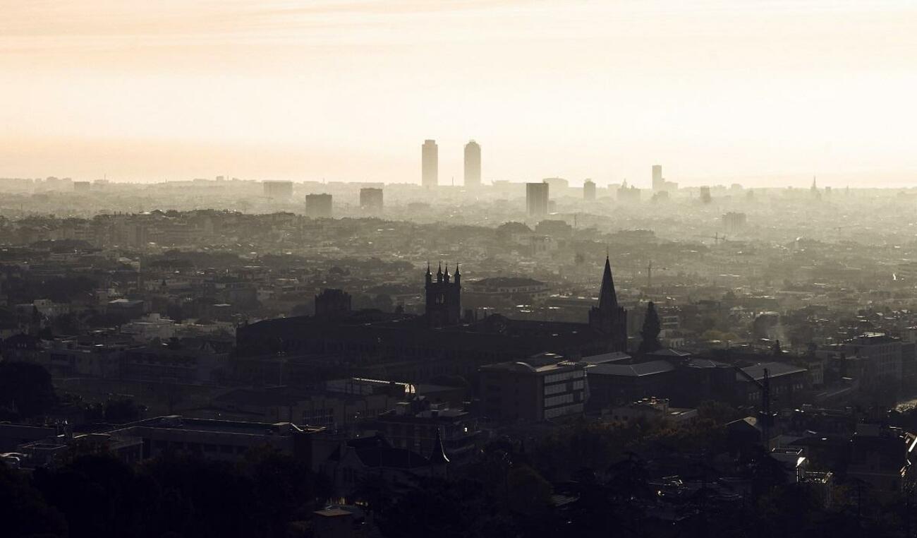 Barcelona bajo los efectos de la contaminación atmosférica / EP