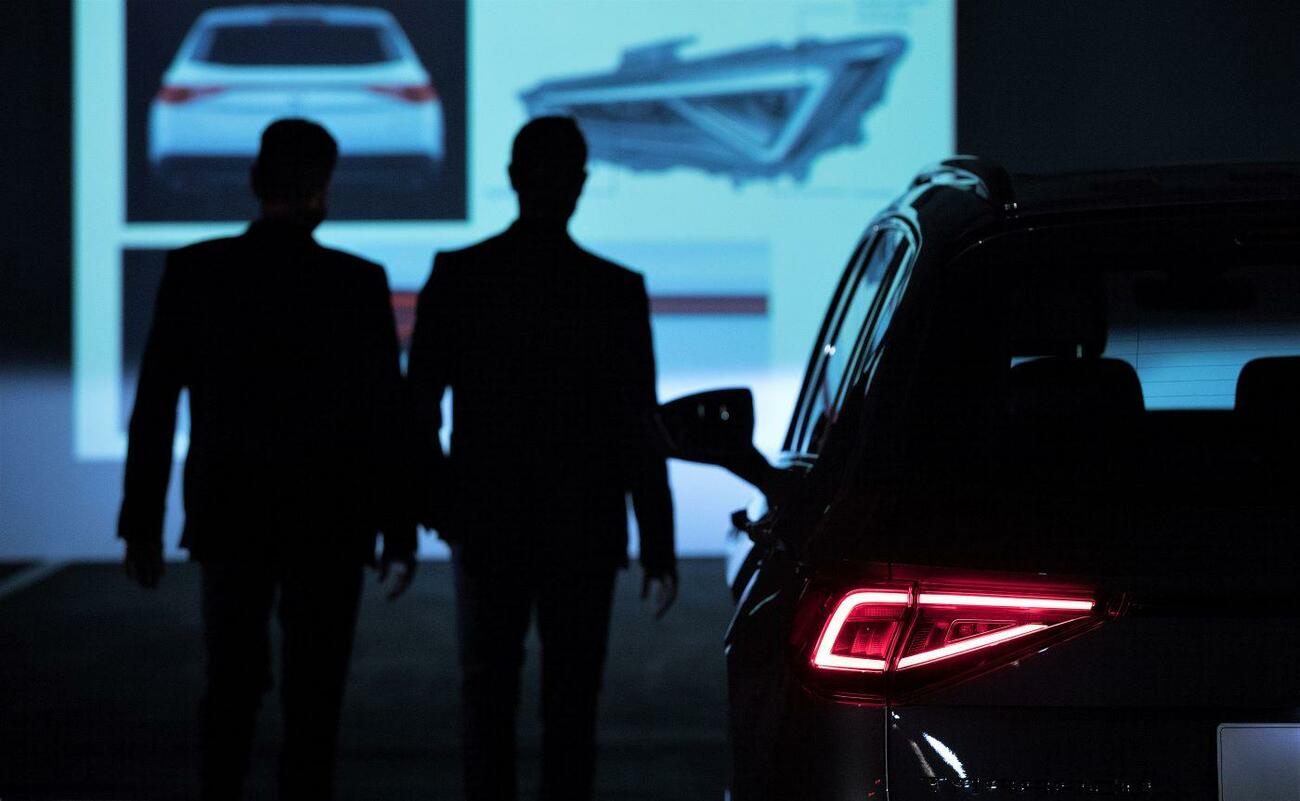 Iluminación e intermitente de un modelo de coche de Seat