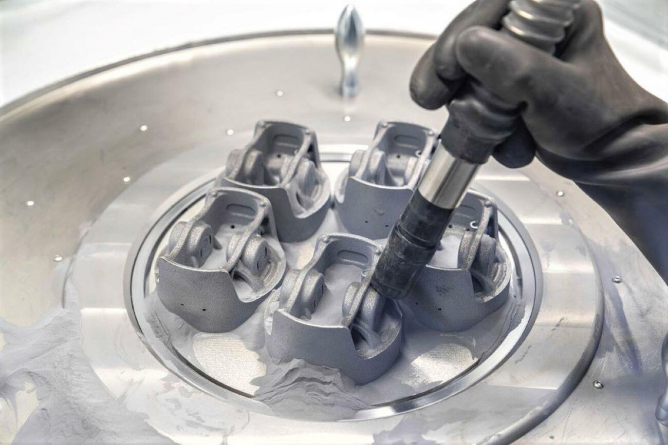 Pistones producidos con una impresora 3D de Porsche Pistones producidos con una impresora 3D de Porsche