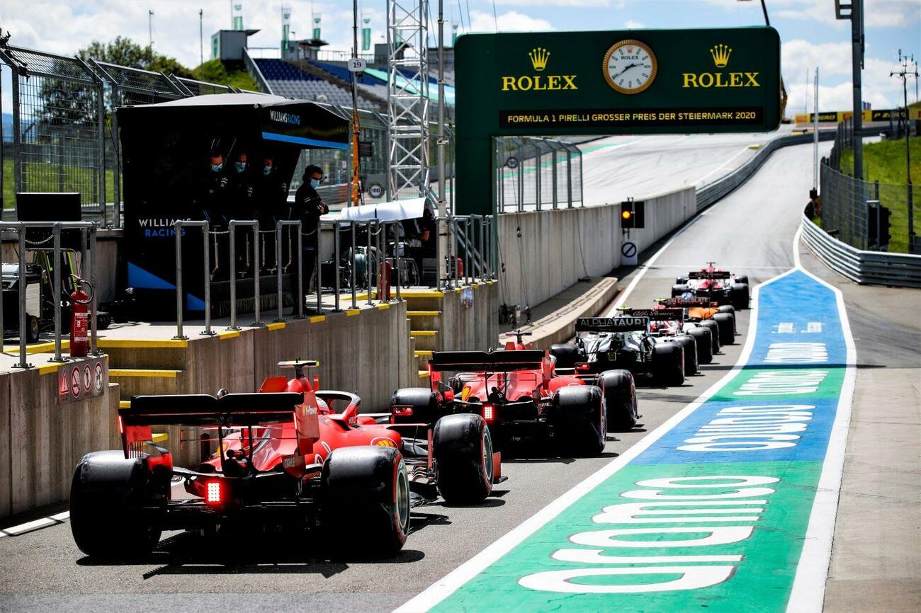 Coches esperando para entrar en la pista del circuito de F1 de Austria / FLORENT GOODEN / DPP1 / AFP7 Coches esperando para entrar en la pista del circuito de F1 de Austria / FLORENT GOODEN / DPP1 / AFP7