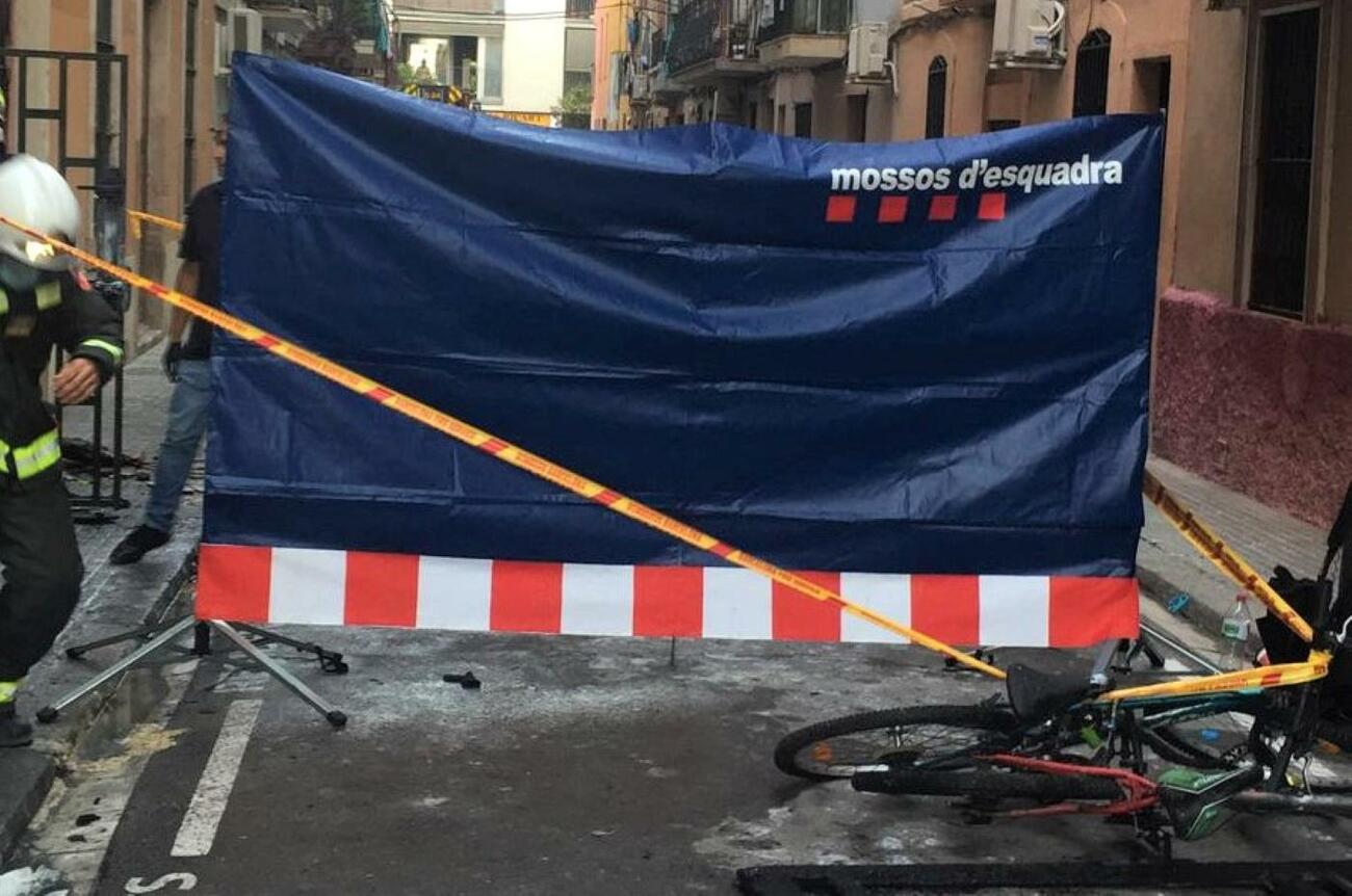Incendio en la Barceloneta causado por la carga ilegal de baterias de motos  / MOSSOS