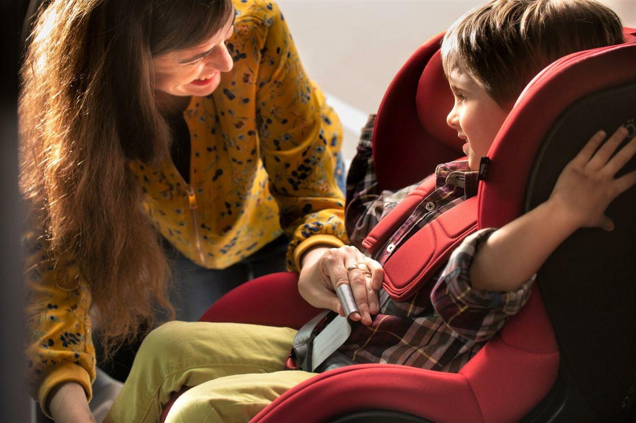Cómo llevar a los niños con seguridad en el coche / SEAT