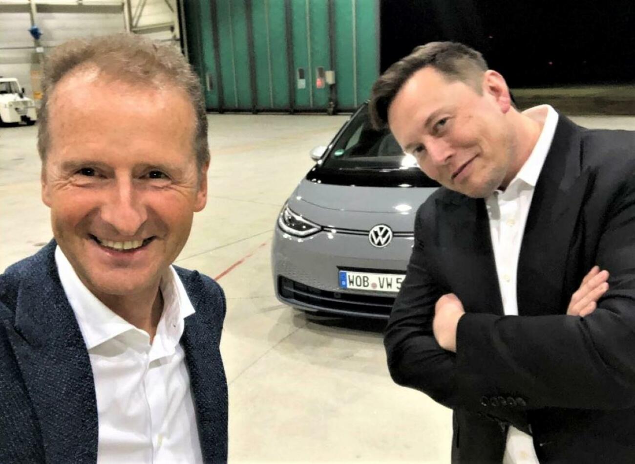 Herbert Diess, presidente de Volkswagen, y Elon Musk, CEO de Tesla / LINKEDIN