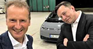 Herbert Diess, presidente de Volkswagen, y Elon Musk, CEO de Tesla / LINKEDIN