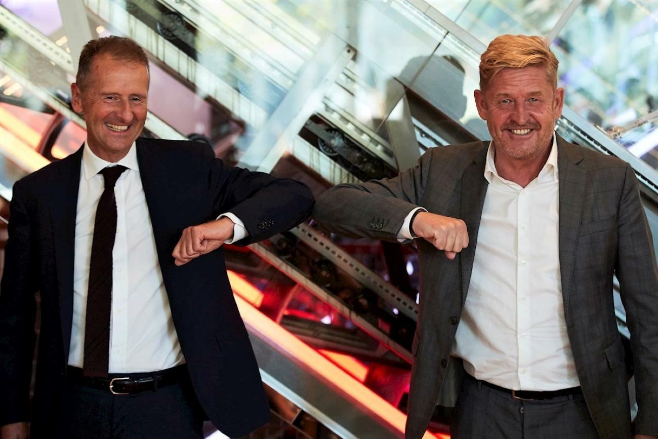 Herbert Diess y Wayne Griffiths, presidentes de Volkswagen y Seat / EFE / ALEJANDRO GARCÍA