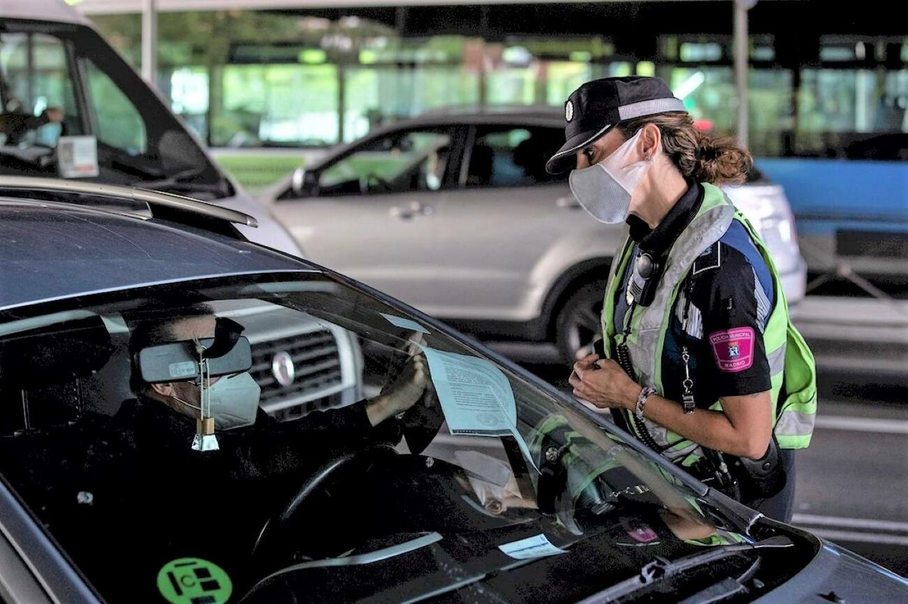 Control policial de movilidad en Madrid / EFE / RODRIGO JIMÉNEZ Control policial de movilidad en Madrid / EFE / RODRIGO JIMÉNEZ