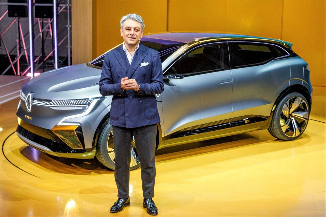 Luca de Meo, junto al Renault Mégane eVision / RENAULT Luca de Meo, junto al Renault Mégane eVision / RENAULT