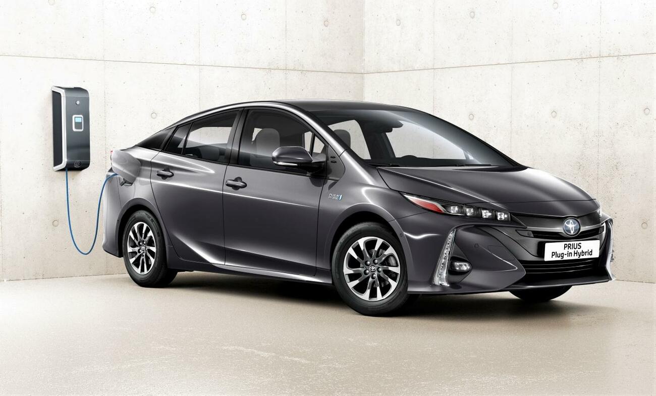 Nuevo Toyota Prius Plug-in híbrido enchufable / TOYOTA