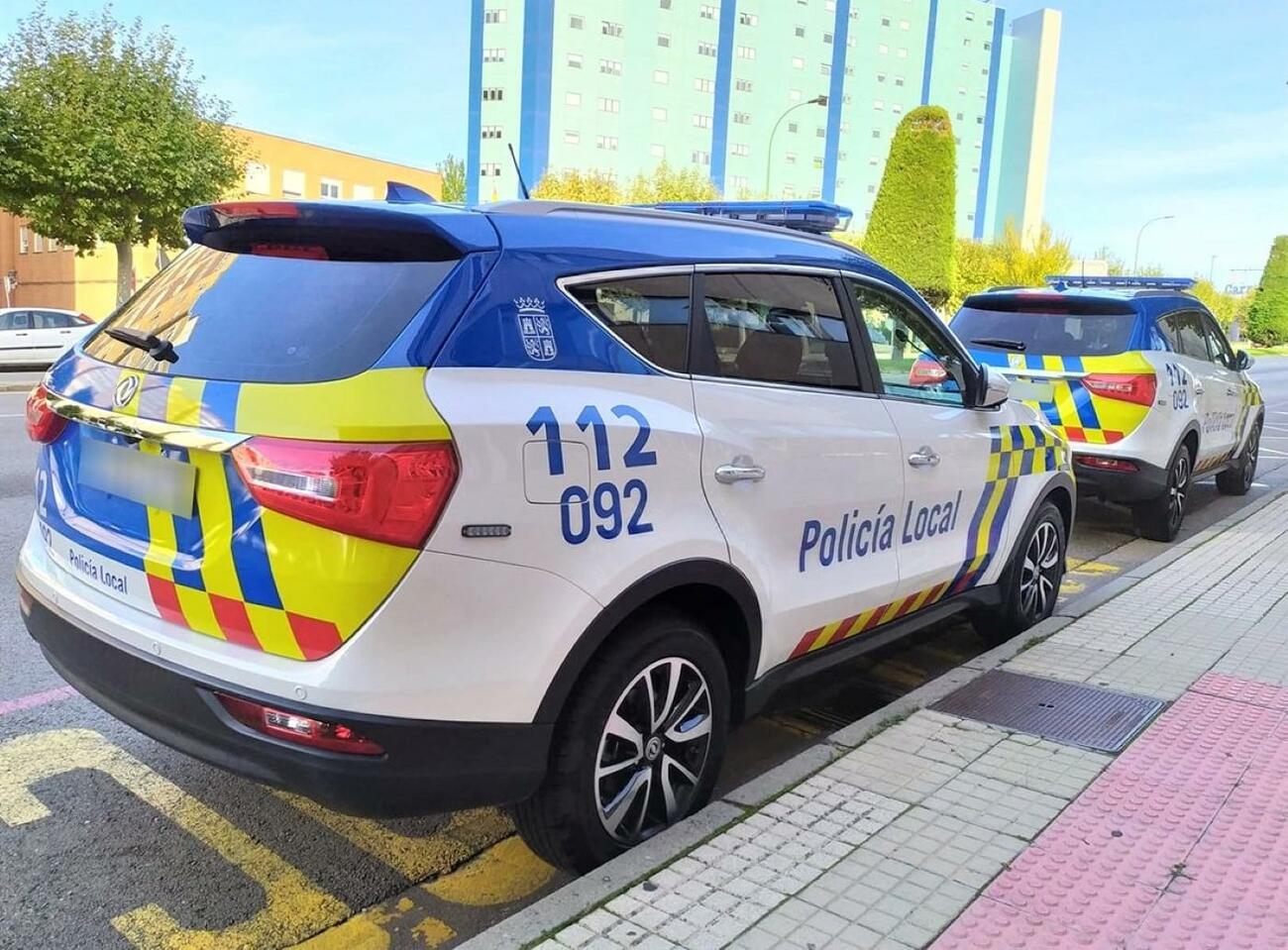 Los nuevos coches patrulla DFSK 580 Luxury de la Policía Local de Burgos / INVICTA