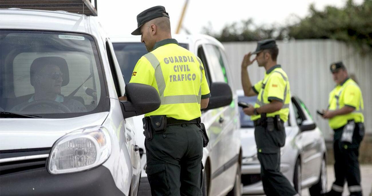 Control de la Guardia Civil de Tráfico / EFE Control de la Guardia Civil de Tráfico / EFE