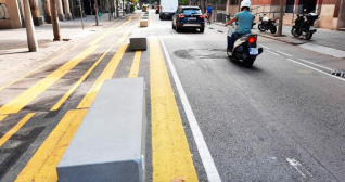 Imagen de uno de los carriles peatonales en la calle Consell de Cent de Barcelona / JxCat