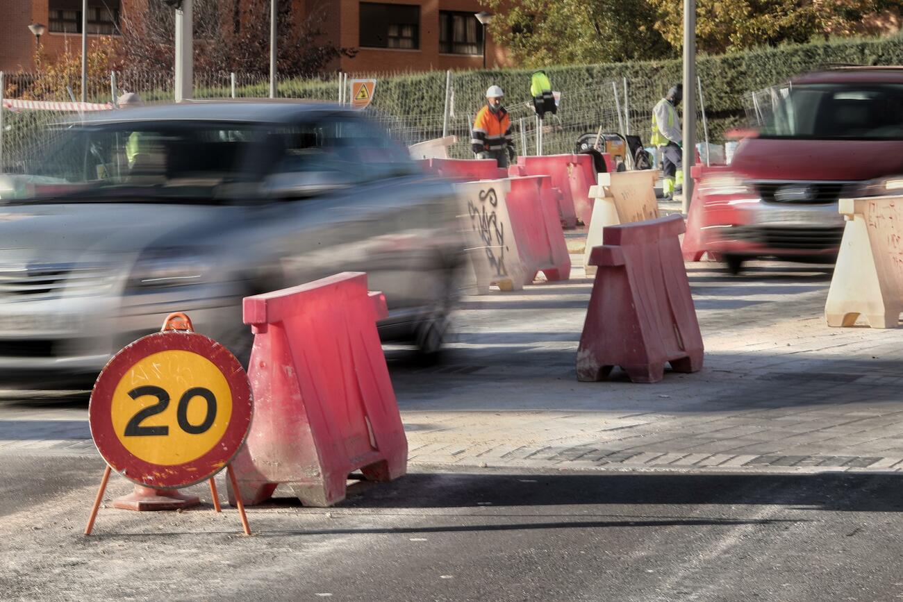 Tráfico de vehículos en un tramo en obras / EP