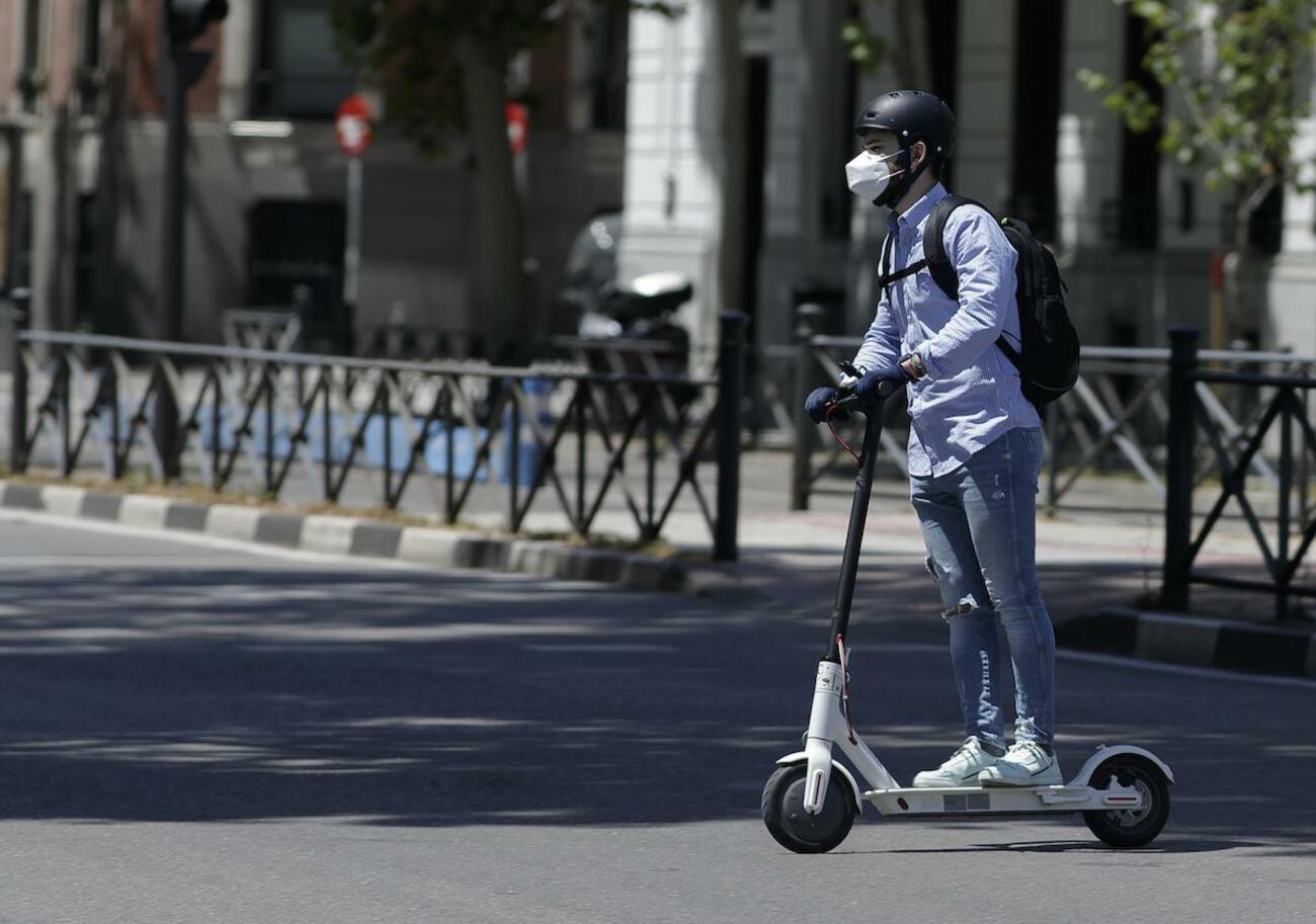 Conductor de un patinete eléctrico en Barcelona / EP Conductor de un patinete eléctrico en Barcelona / EP