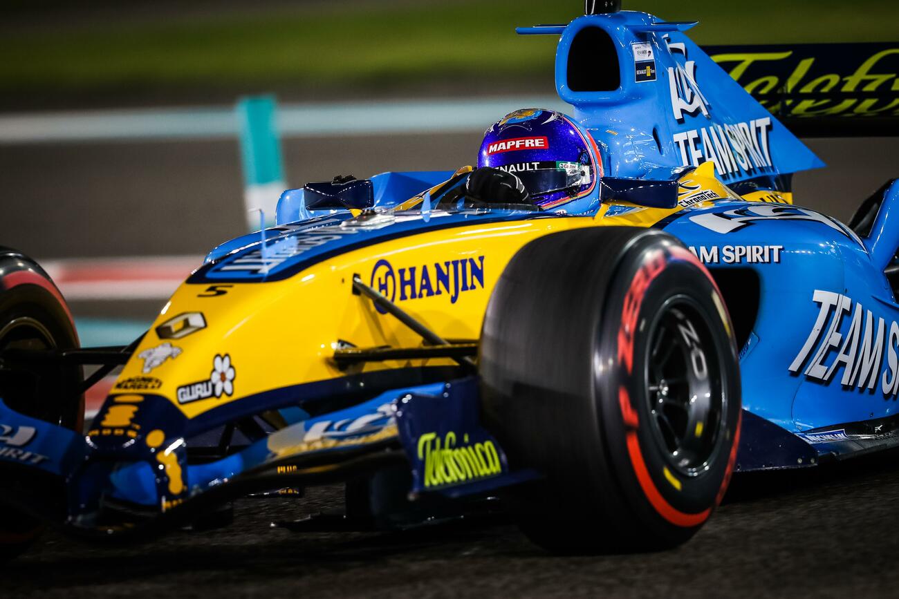 Fernando Alonso, en la exhibición en Abu Dhabi / ANTONIN VINCENT / AFP7 / EP Fernando Alonso, en la exhibición en Abu Dhabi / ANTONIN VINCENT / AFP7 / EP