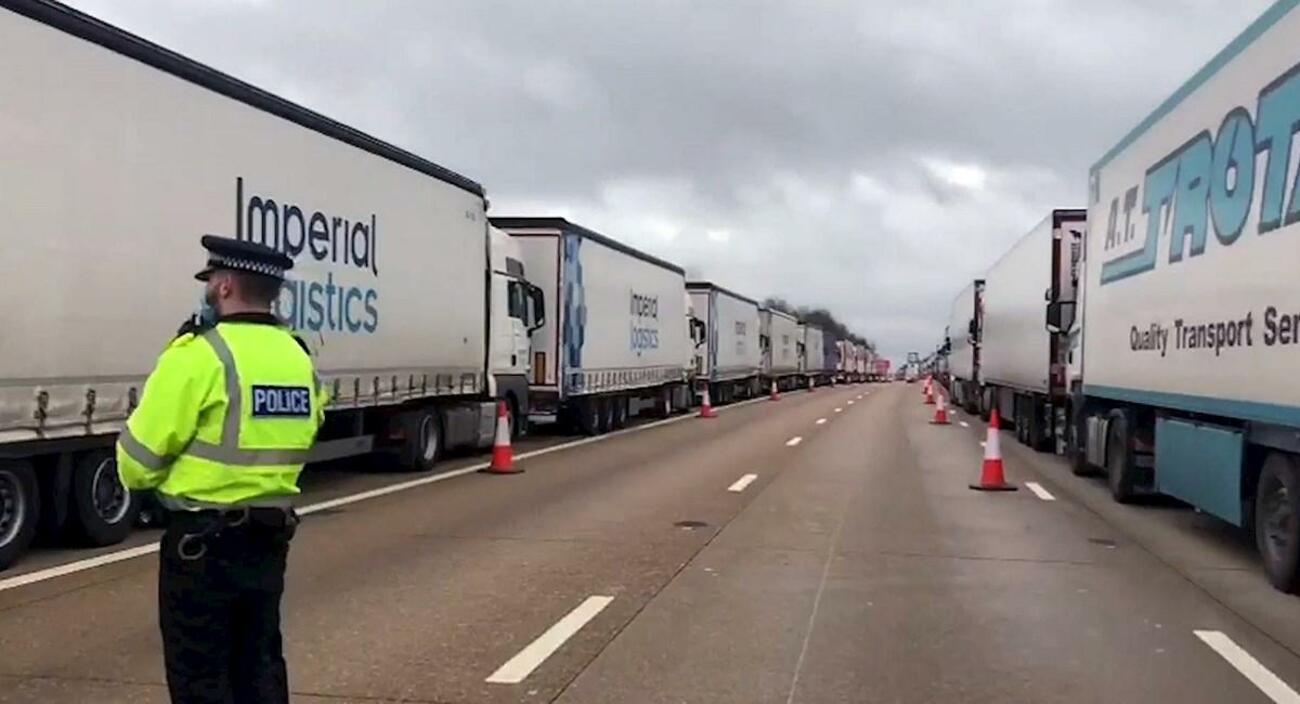 Camiones atrapados en la frontera del Reino Unido y Francia / EFE