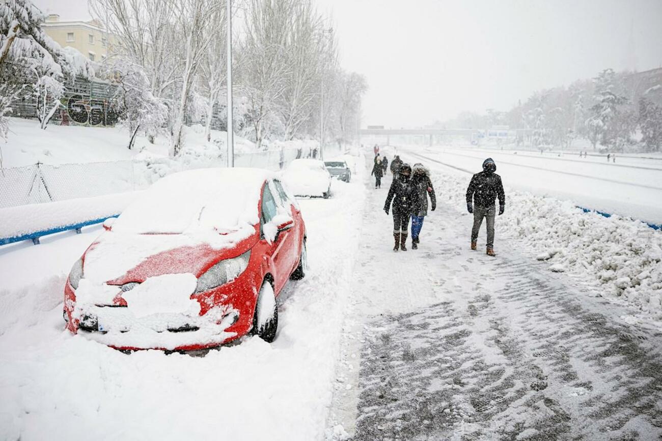 Coches atrapados en Madrid por la nevada de la borrasca Filomena / EFE / RODRIGO JIMENEZ