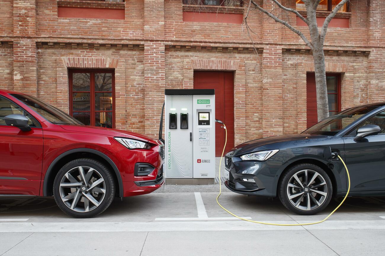 Seat Tarraco e-Hybrid y León e-Hybrid, los primeros híbridos de la marca juntos en Barcelona / SEAT