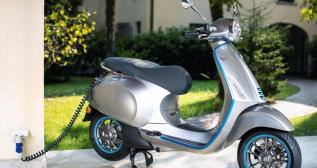 Modelo de moto eléctrica Vespa de Piaggio