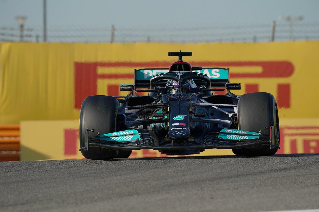 Lewis Hamilton en los test de F1 en Bahrein / HASAN BRATIC / DPA / EP