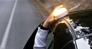 Luz de emergencia V16 que sustituye los triángulos Luz de emergencia V16 que sustituye los triángulos