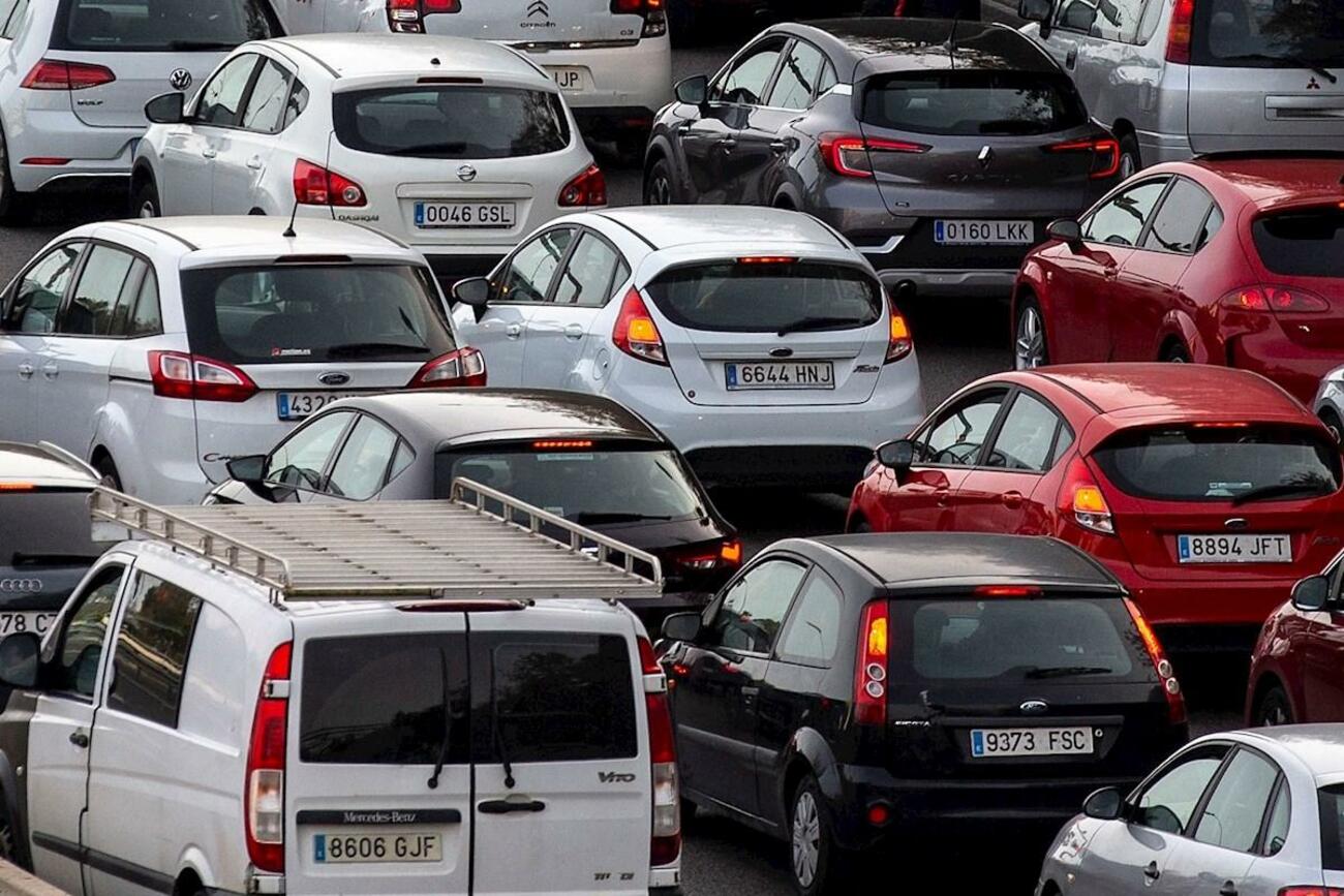 Operación salida de Semana Santa en Barcelona / EFE / ENRIC FONTCUBERTA