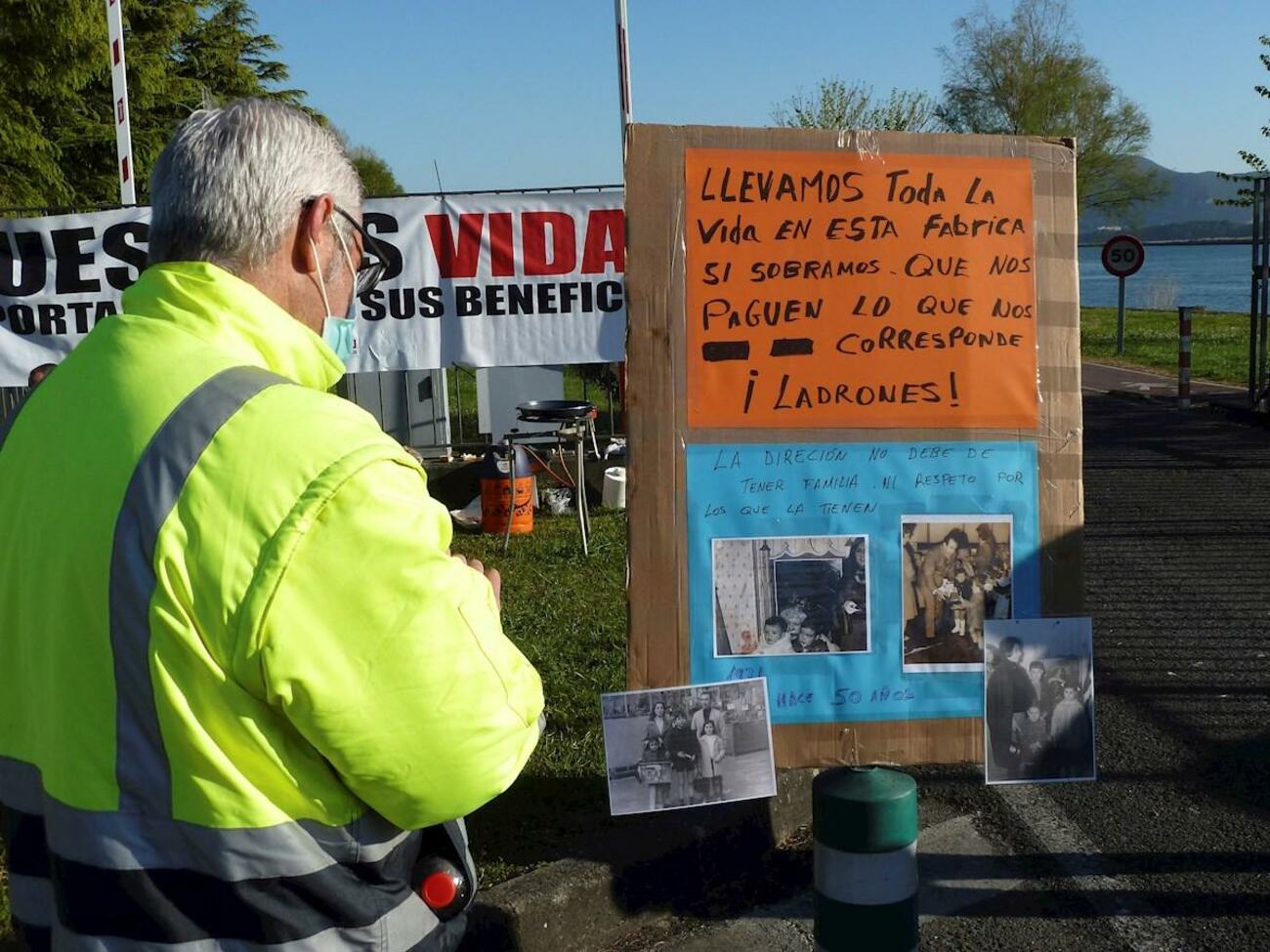 Trabajadores de la empresa SEG Automotive de Treto durante la huelga / EFE 