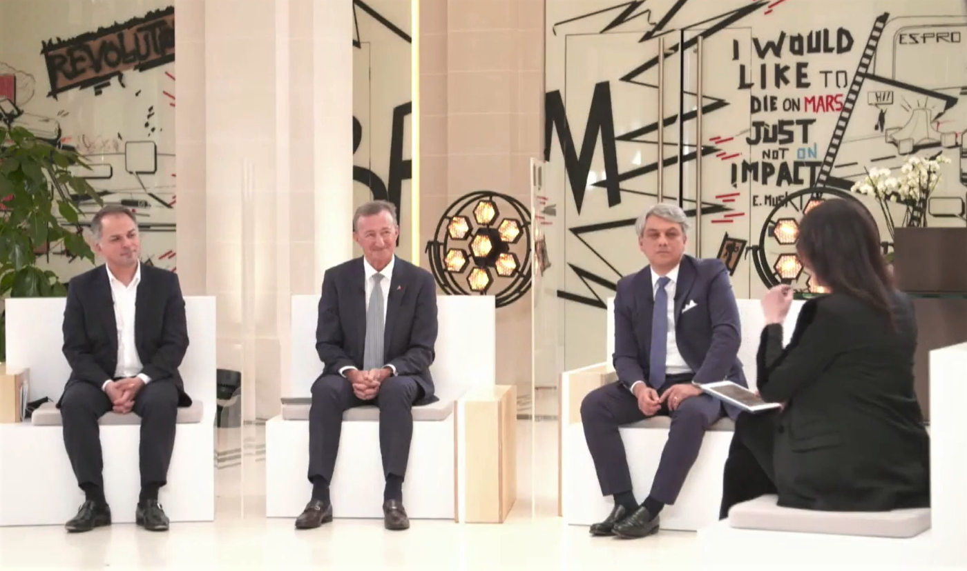 El CEO de Renault, Luca de Meo (a la derecha), junto a los aliados de Software Republique El CEO de Renault, Luca de Meo (a la derecha), junto a los aliados de Software Republique