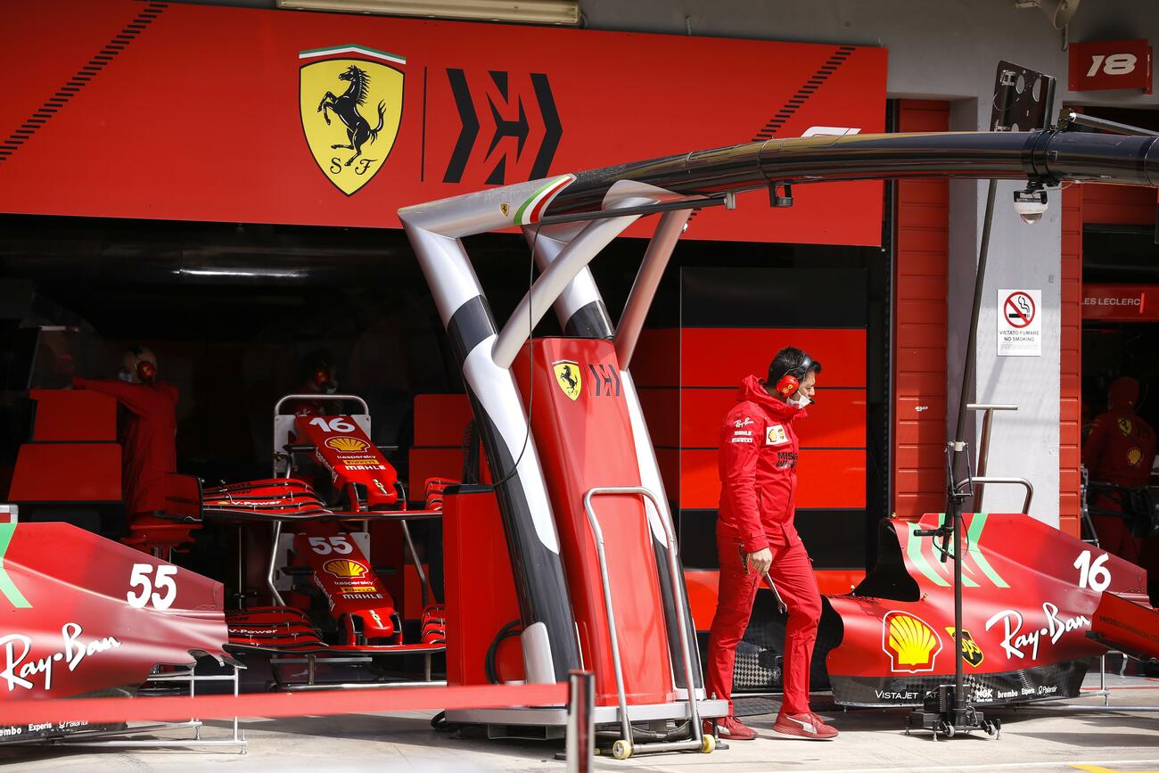 Mecánicos de Ferrari en el circuito de Ímola / AFP7 / EUROPA PRESS Mecánicos de Ferrari en el circuito de Ímola / AFP7 / EUROPA PRESS