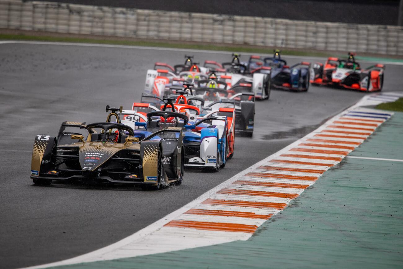 Coches durante la carrera de Fórmula E en Valencia / GERMAIN HAZARD / EUROPA PRESS Coches durante la carrera de Fórmula E en Valencia / GERMAIN HAZARD / EUROPA PRESS