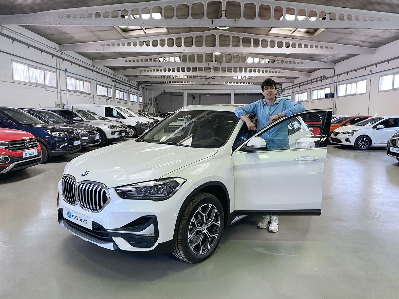 Uno de los vehículos de Cardive (B4Motion) en suscripción / CARDIVE Uno de los vehículos de Cardive (B4Motion) en suscripción / CARDIVE