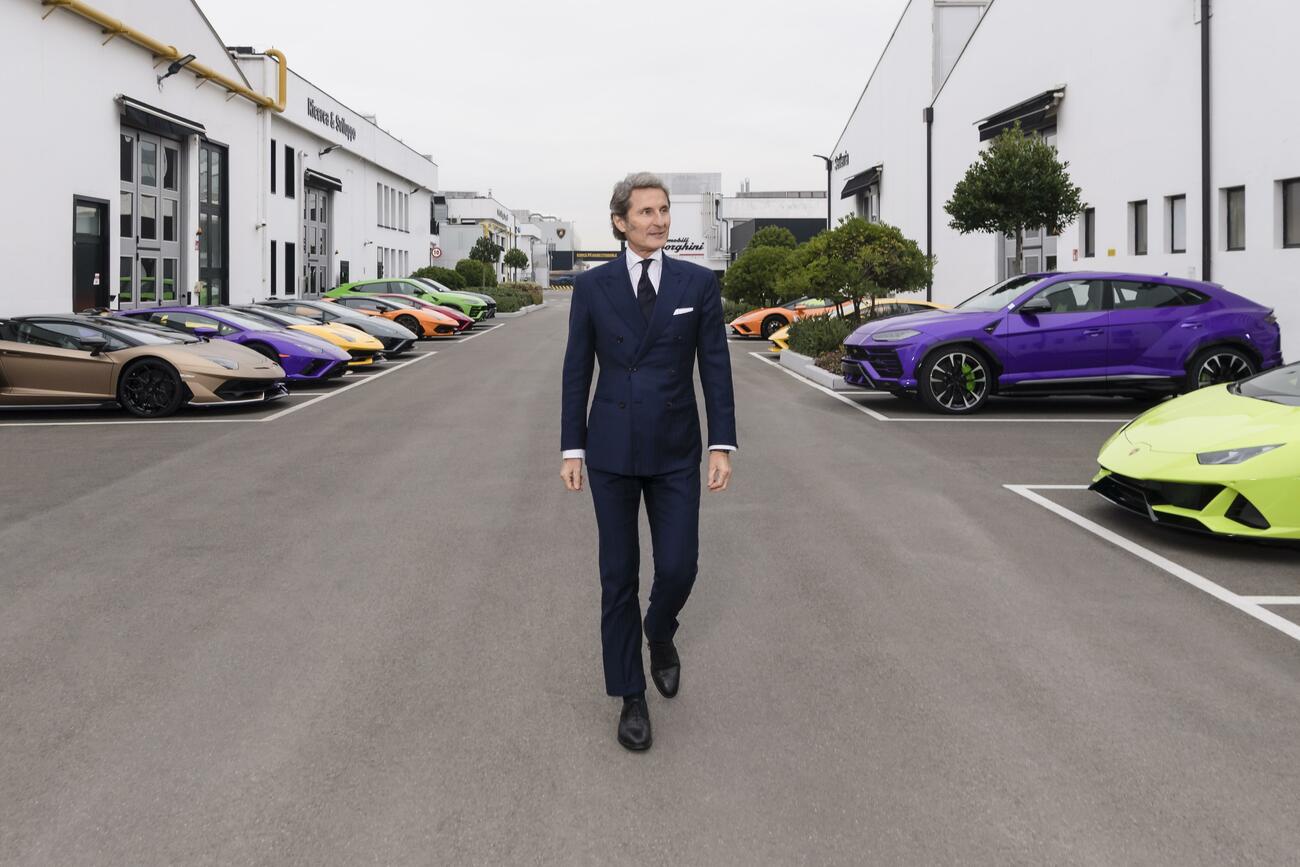 Stephan Winkelmann, presidente de Lamborghini, junto a varios modelos / LAMBORGHINI
