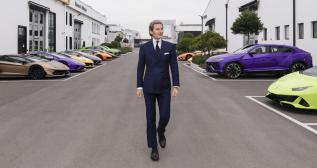 Stephan Winkelmann, presidente de Lamborghini, junto a varios modelos / LAMBORGHINI Stephan Winkelmann, presidente de Lamborghini, junto a varios modelos / LAMBORGHINI