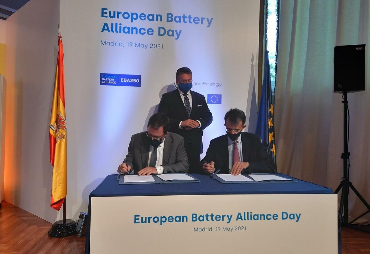 Firma del acuerdo de formación de trabajadores de automoción en movilidad eléctrica