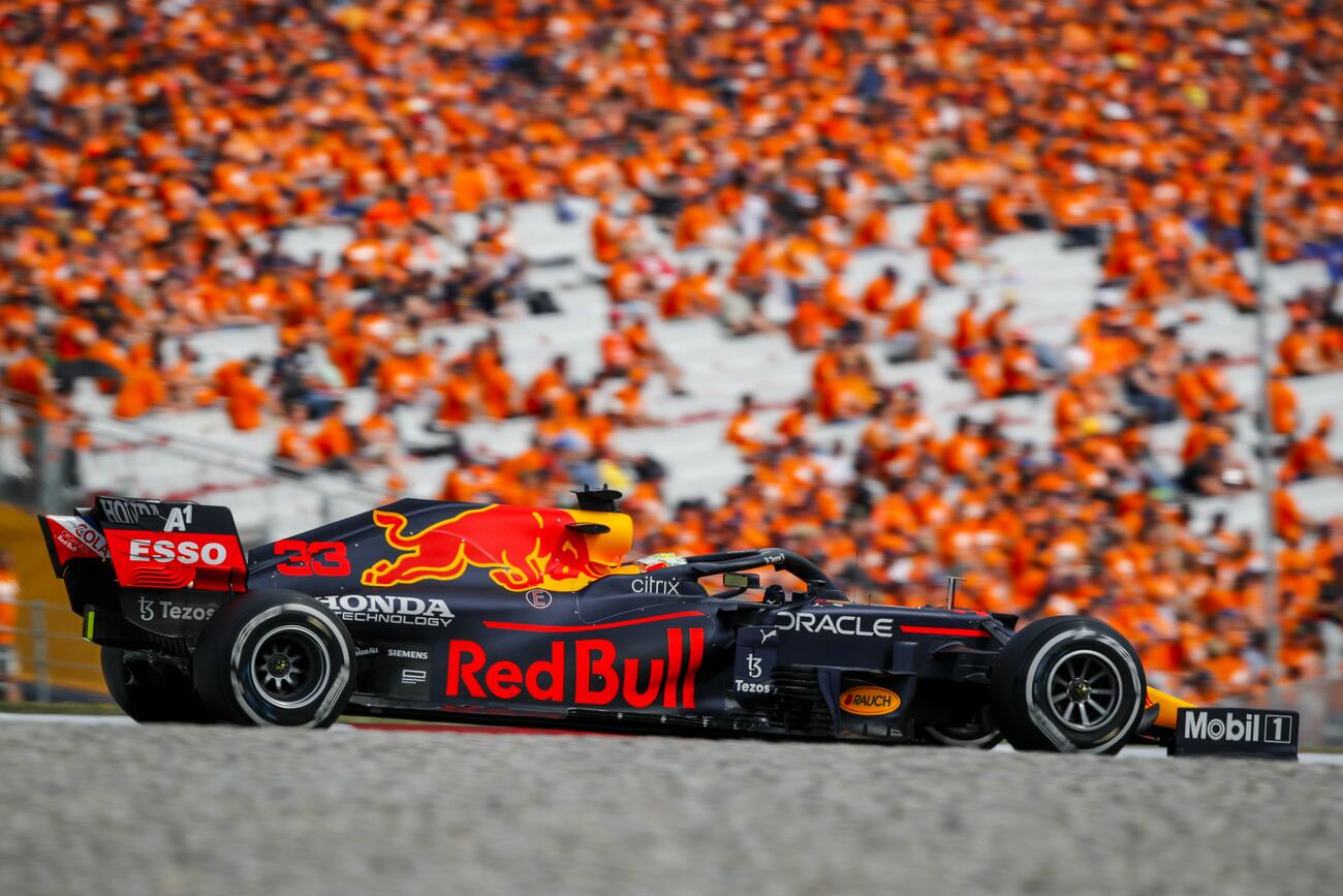 Max Verstappen junto a sus fans en el GP de F1 de Austria / FLORENT GOODEN / AFP7 / EUROPA PRESS