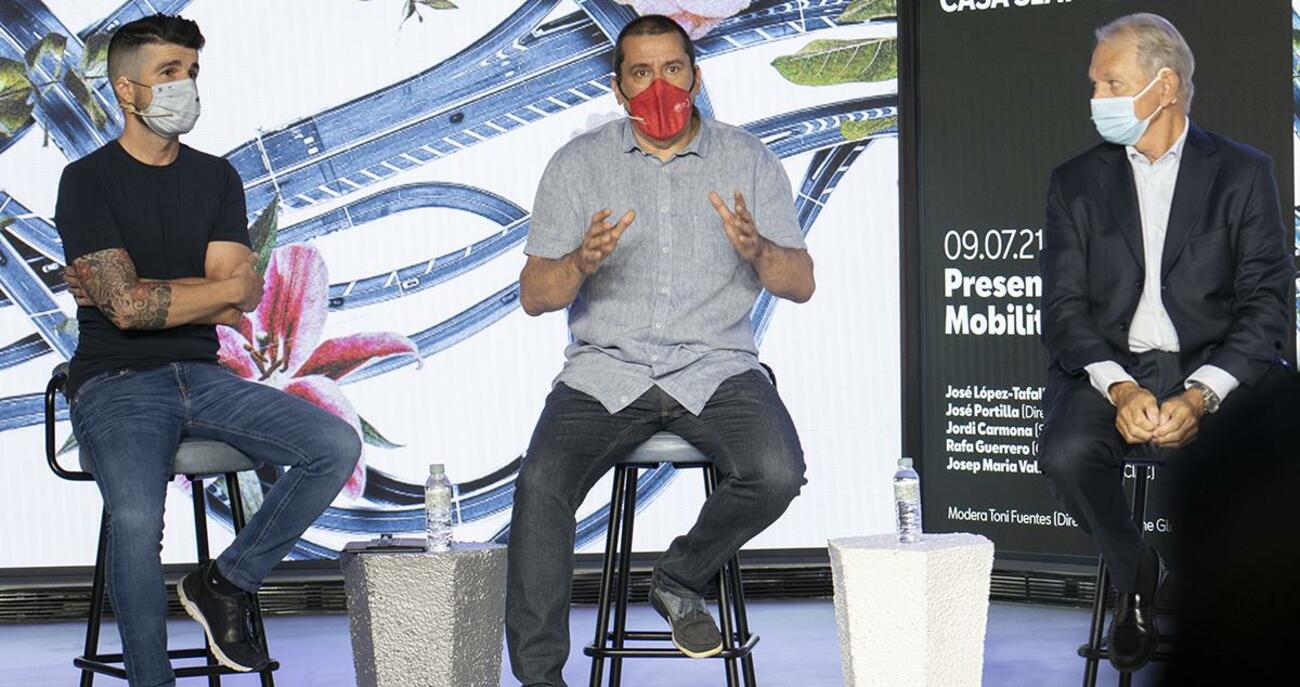 Jordi Carmona (UGT FICA), en el centro, interviene en Auto Mobility Trends / LENA PRIETO