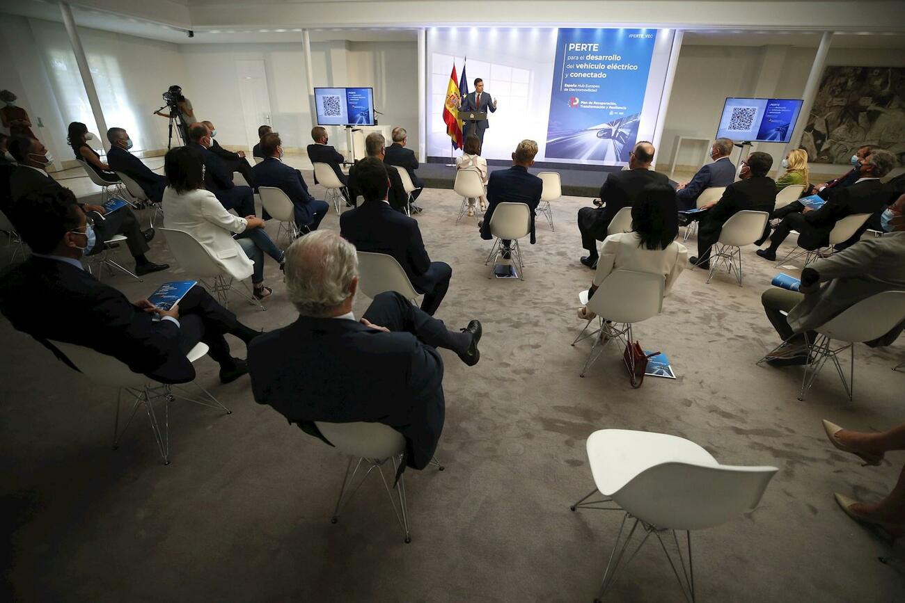 Pedro Sánchez presenta el PERTE a la automoción / EFE / JAVIER LIZÓN