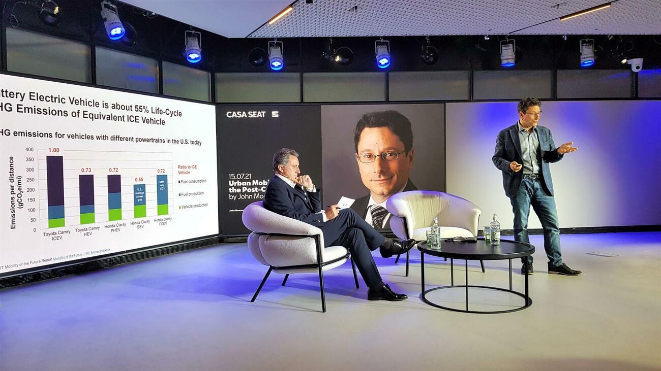 John Moavenzadeh, experto en movilidad del MIT, junto a Gabriele Palma en Casa Seat John Moavenzadeh, experto en movilidad del MIT, junto a Gabriele Palma en Casa Seat