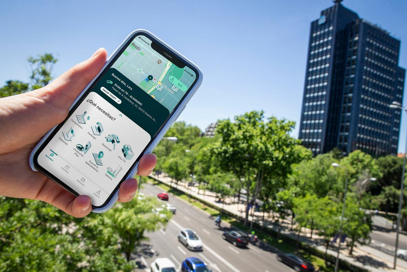 Un móvil con la app El Parking que ha comprado Mutua Madrileña Un móvil con la app El Parking que ha comprado Mutua Madrileña