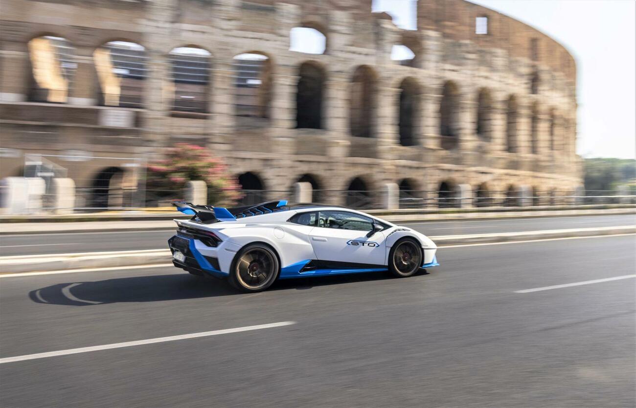 El Lamborghini Huracan STO frente al coliseo de Roma / LAMBORGHINI El Lamborghini Huracan STO frente al coliseo de Roma / LAMBORGHINI
