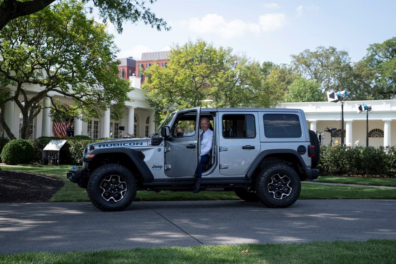 Joe Biden llega a la Casa Blanca en un Jeep Wrangler híbrido / EFE / EPA / SARAH SILBIGER