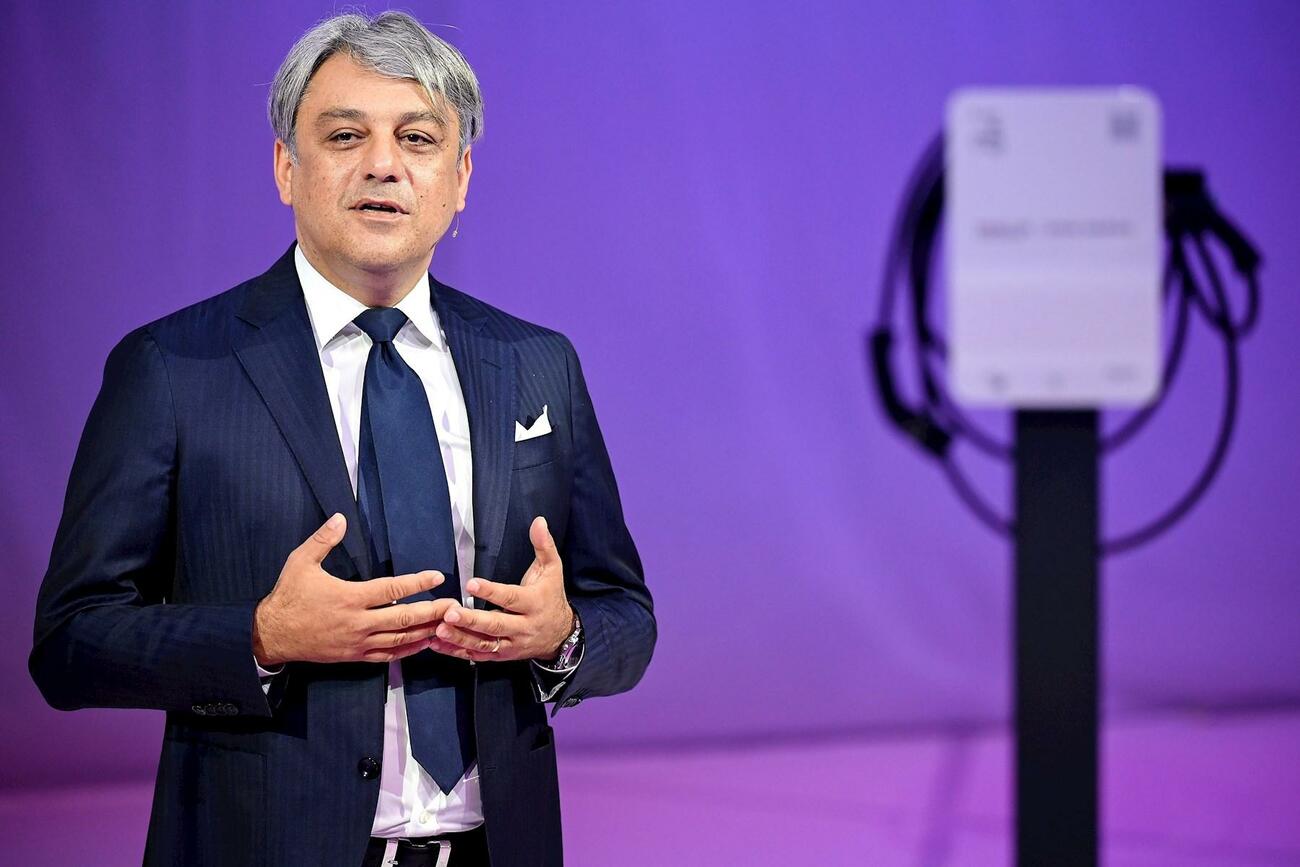 Luca de Meo, en el salón de Múnich / EFE / EPA / SASCHA STEINBACH