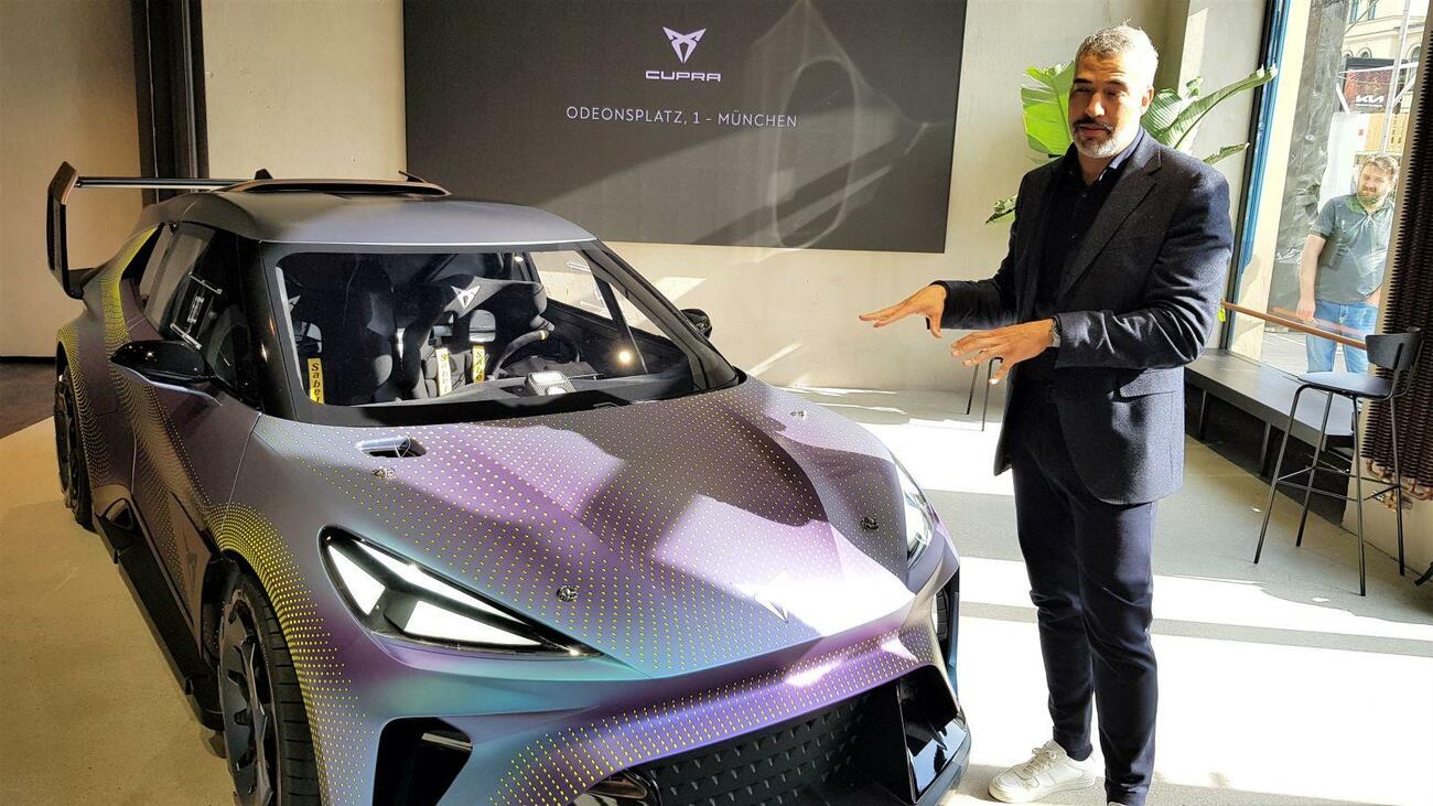 Jorge Díez, jefe de diseño de Seat,con el Cupra UrbanRebel