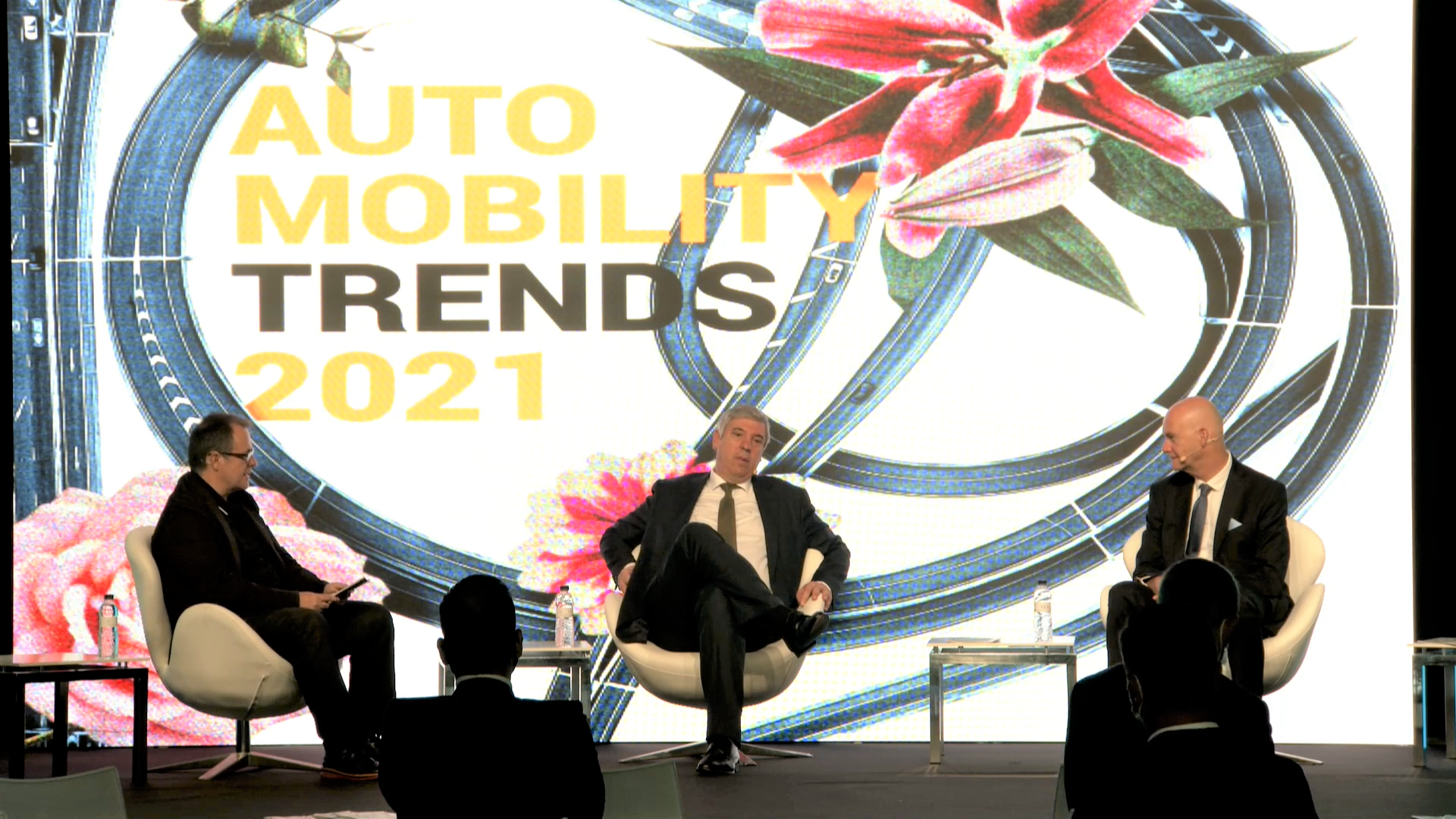 José Vicente de los Mosos y Ricard Zapatero en Automobile Barcelona con Coche Global y Metyis