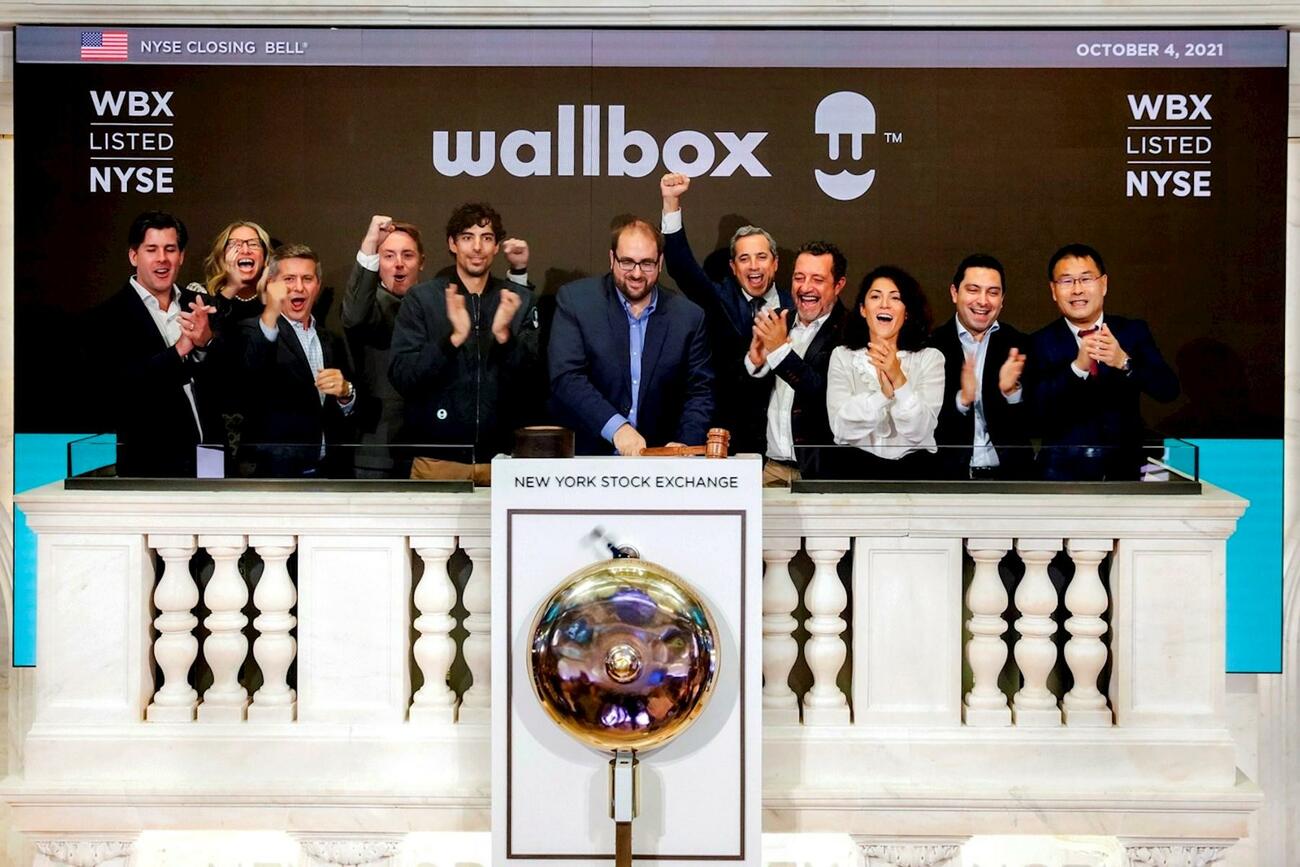 La dirección de Wallbox toca la campana en Wall Street / EFE