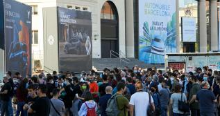 Colas para entrar a Automobile Barcelona / FIRA