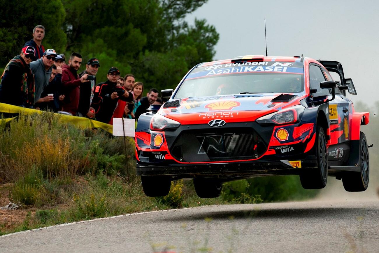 Thierry Neuville a bordo del Hyundai i20 en el Rally Cataluña / EFE / ENRIC FONTCUBERTA