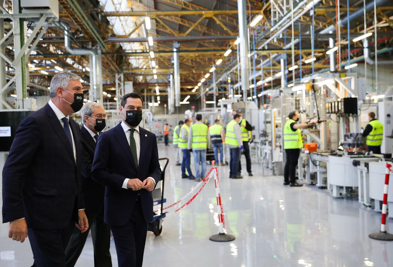 José Vicente de los Mozos y  Juanma Moreno, en Renault Sevilla / M.J. LÓPEZ José Vicente de los Mozos y  Juanma Moreno, en Renault Sevilla / M.J. LÓPEZ