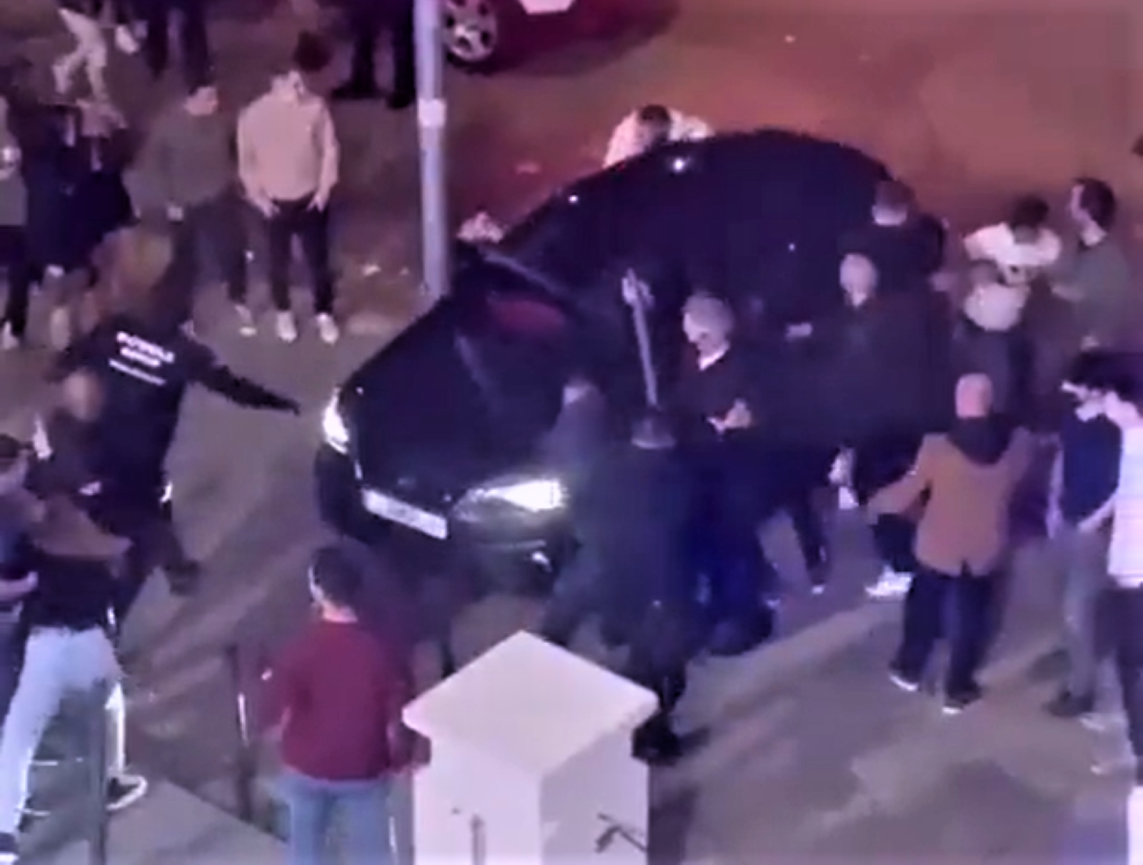 Coche que embistió una discoteca en Mataró / PATRULLA VECINAL MATARÓ