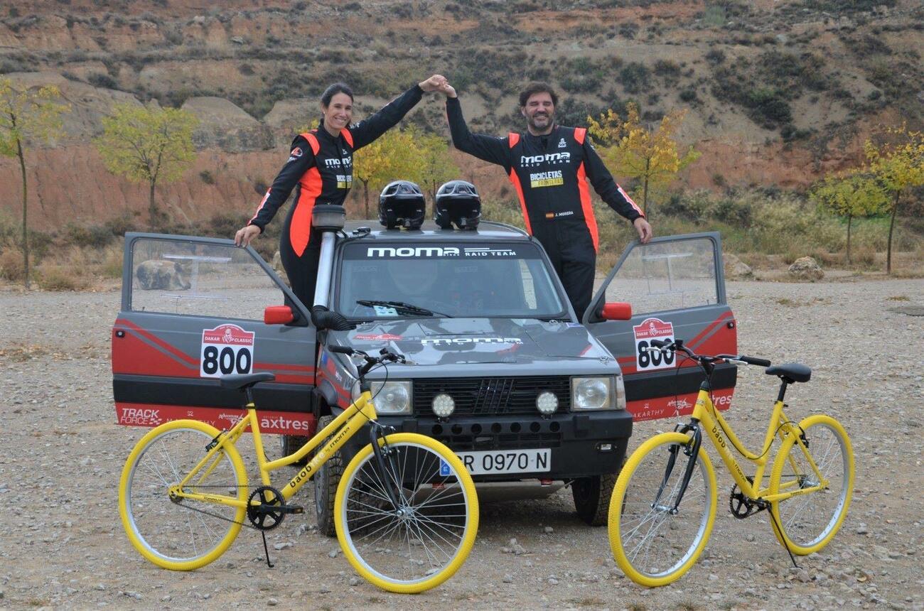 Juan Morera y Lidia Ruba, con el Fiat Panda solidario del Dakar Classic