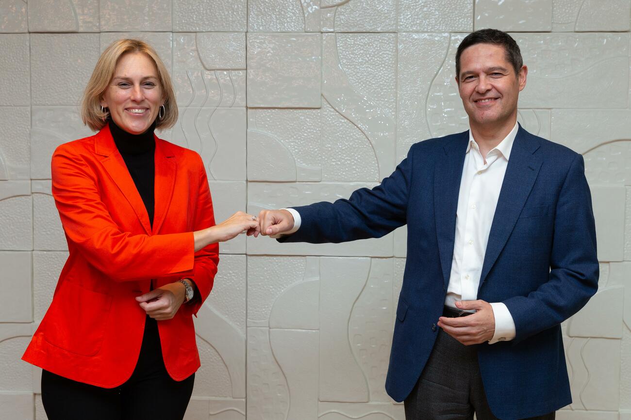 La doctora Julia Sperling, y Xavier Ros, vicepresidente ejecutivo de Recursos Humanos y Organización de SEAT S.A. La doctora Julia Sperling, y Xavier Ros, vicepresidente ejecutivo de Recursos Humanos y Organización de SEAT S.A.